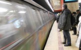 O femeie s-a sinucis aruncându-se în faţa metrolului la Piaţa Unirii